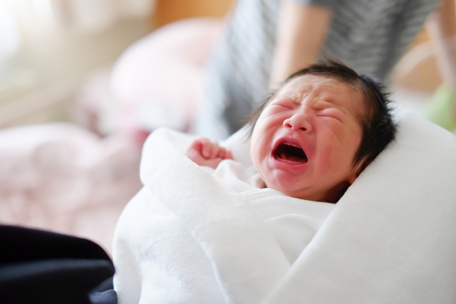 医者「お子さんを一日中抱いてましたね？」 私「何故分かるんですか？」 医者「ストレス性の発熱だと思われる症状が出ています。それに、これ…」