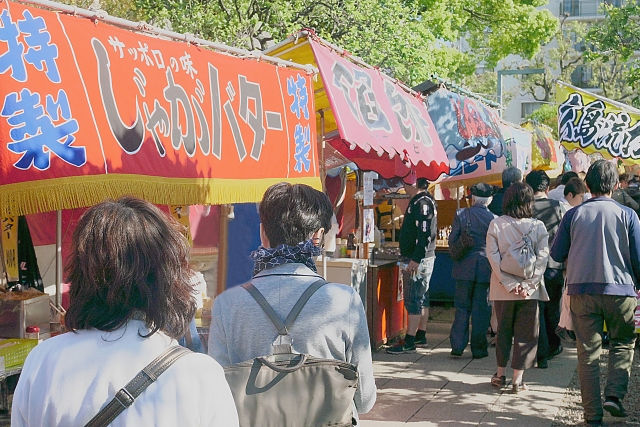 祭りで小さな子供が割り箸くわえて走ってたから母親に「転んだとき危ないだろ？」と注意したら…